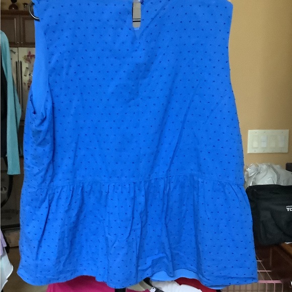 Beautiful blue sleeveless blouse with flowers - Picture 3 of 3